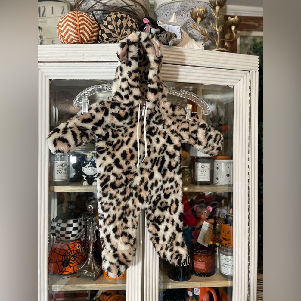 Vintage Obion Baby leopard onesie zip front 0-6 months